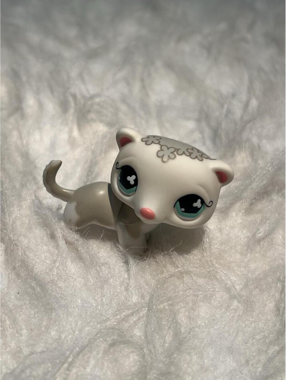 2006 Littlest Pet Shop #579 Ferret White Gray Flowers Blue Green Eyes LPS